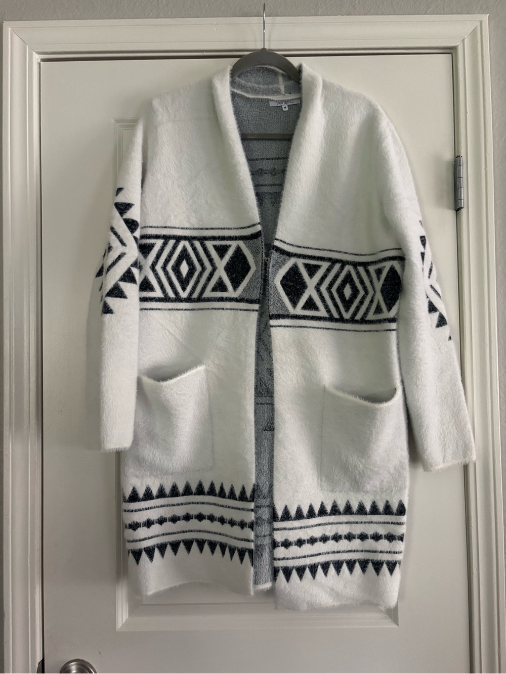 Venario Cozy Women’s White Aztec Open-Front Cardigan Sweater Size Medium